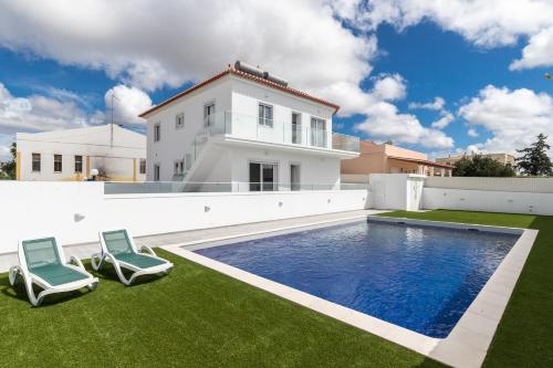 New Villa Colossus with pool gîte à louer Ferreiras