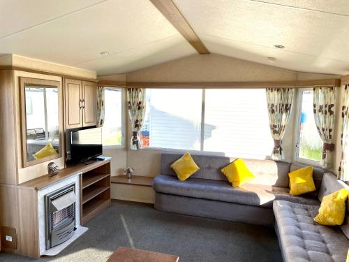 Modern 3 bed (8 berth) Caravan with decking area. gîte à louer Prenton Park