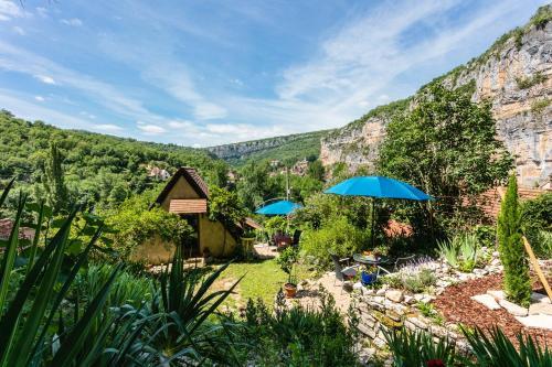 . Gîtes Un Jardin dans la Falaise