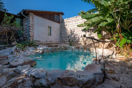 Hemdatya Stone Suites In The Galilee