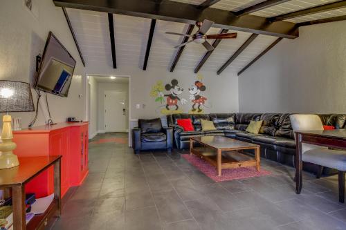 Mickey's House - image 6