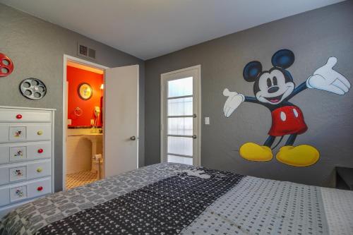 Mickey's House - image 12