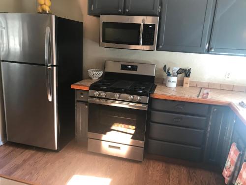 Kitchen, Grand Canyon 1bd Loft at Historic Wrigley Ranch-Suite with Horseback Riding, Hiking in Parks