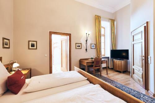 Hotel & Restaurant Waldschloss - image 13