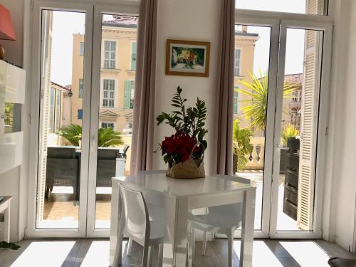 Facilities, Appartement Terrasse dans Palace Centre ville in Menton