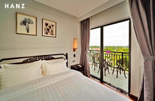 Eco Lux Riverside Hotel & Spa in Thanh Ha