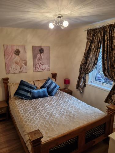 Nanny's little highland hoose 1
