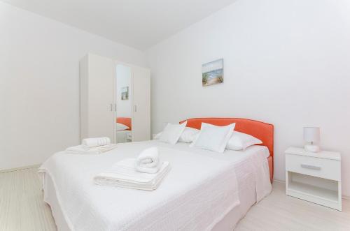 Guest house LUCIJA with swimming pool