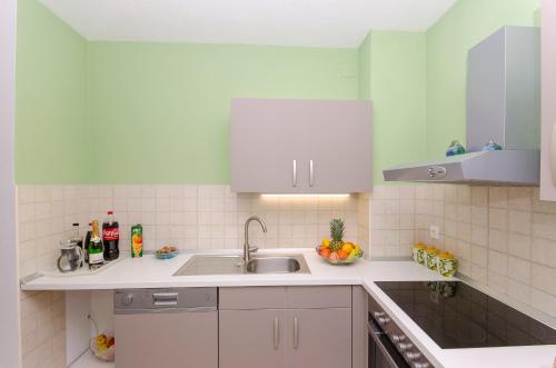 Guest house LUCIJA with swimming pool