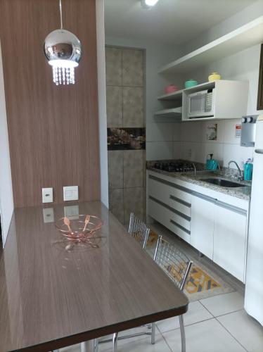 Kjøkken, ALDEIA do LAGO Caldas Novas Lindo Apt com Cozinha Mobilia Nova Pode Levar Bebidas na Area das Piscin in Res. Alto da Boa Vista