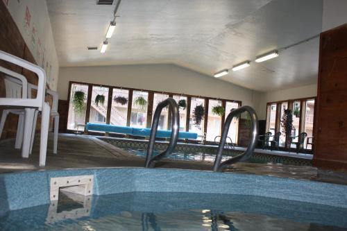 สระว่ายน้ำ, Economy Inn in ฟลอเรนซ์ (OR)