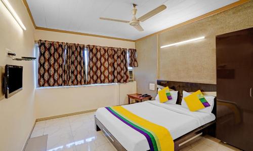 Itsy By Treebo - Aakash - 7 km away from Narendra Modi Stadium, Ahmedabad