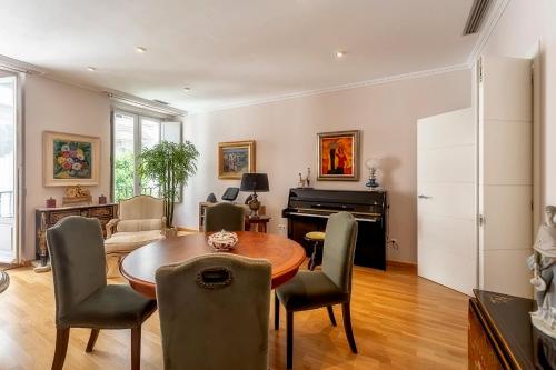 Prado Museum Apartment