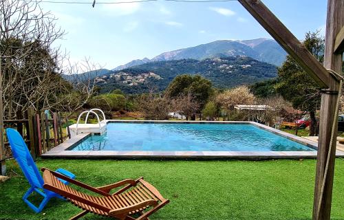 Peldbaseins, L'attelu avec piscine au coeur du maquis in Carbuccia