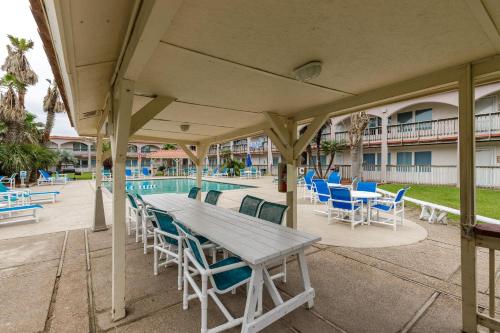 Surfside 112 by Padre Escapes - image 13