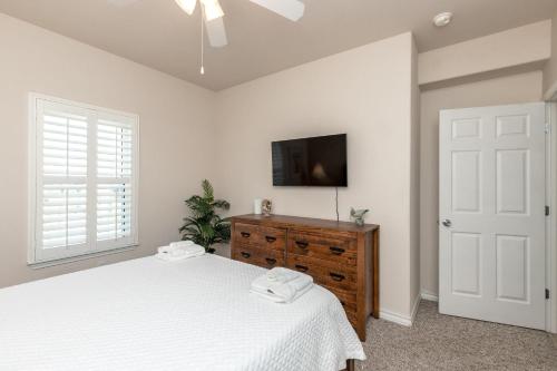 Sunset Vista B12 by Padre Escapes - image 13