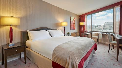 Premium Queen Room with River View - Top Floor