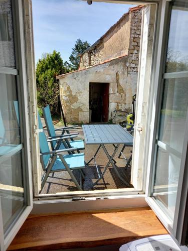 GITE ENTRE TERRE ET MER GRAND STUDIO in Mareuil-sur-Lay-Dissais