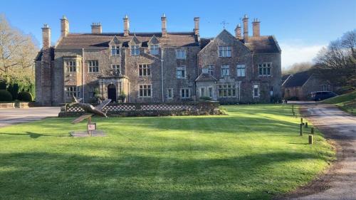 The Courtyard Apartment at Cefn Tilla Court, Usk