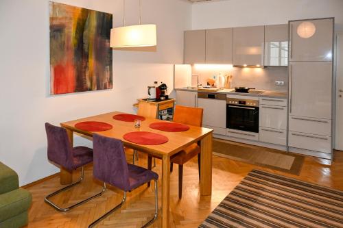 Apartments Alter Platz