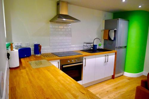 Picture of “Dragons Den” Centrally Located Modern Apartment