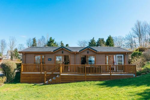 Signature Two Bedroom Lodge with Hot Tub