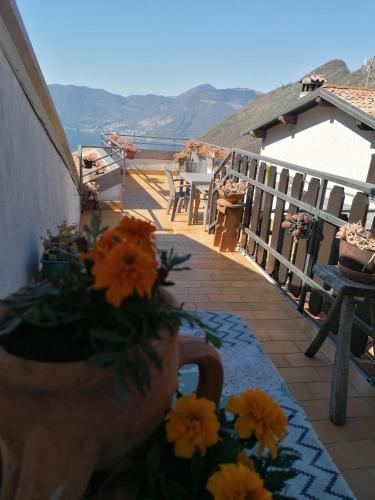 Terrazzo/balcone, Casa vacanze 'La piazza' in Zone