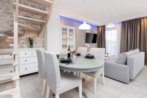 Batorego 7 Gdynia Premium Apartments with Parking by Noclegi Renters - image 5