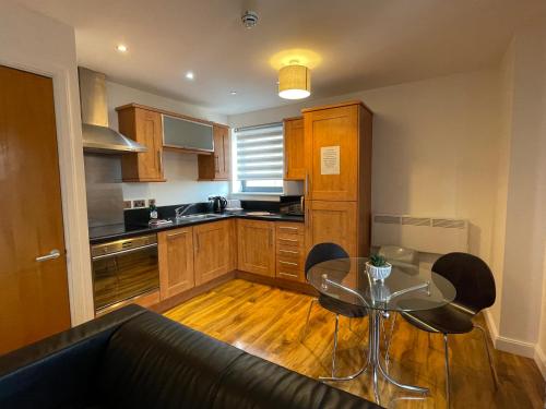 One-Bedroom Apartment with City View image 3