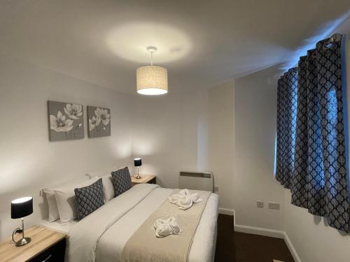 One-Bedroom Apartment with City View image 1
