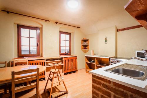 Konyha, Chata Plesivka in Abertamy