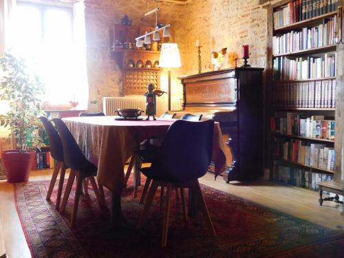 Guestroom, Chambre d'Hotes les 3 Cochons d'Olt in Cahors