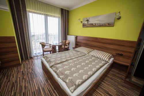 2 twin beds