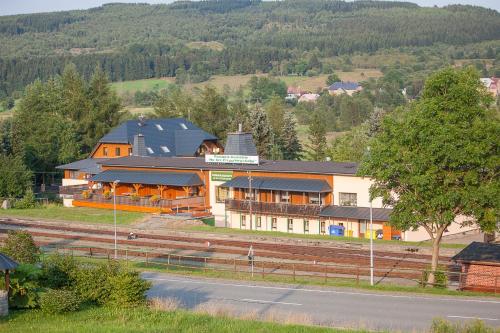 B&B Oberwiesenthal - Pension An der Erzgebirgsbahn - Bed and Breakfast Oberwiesenthal