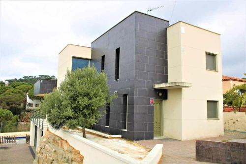  Moderna casa con piscina, Unterkunft in Girona