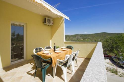 Holiday home Yellow - parking - image 3
