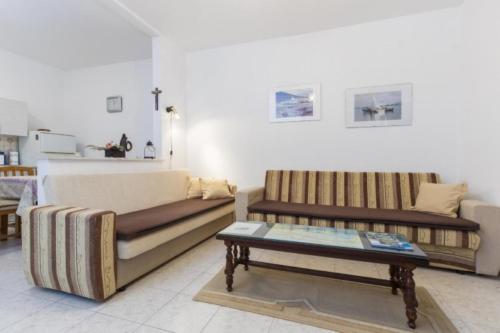 Holiday home Yellow - parking - image 10
