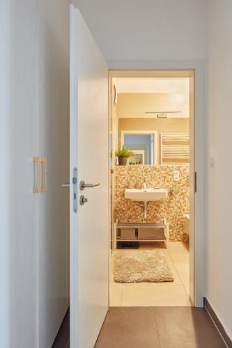 Prague Days - One-bedroom Apartment with Balcony and Garage Parking near the Vltava River in Holešovice - image 7