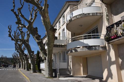 La Bâtie - Terrasse avec Vue imprenable sur le Rhône, 3 chambres, 3 salles de bain (La Batie - Terrasse avec Vue imprenable sur le Rhone, 3 chambres, 3 salles de bain) in Tain-l'Hermitage