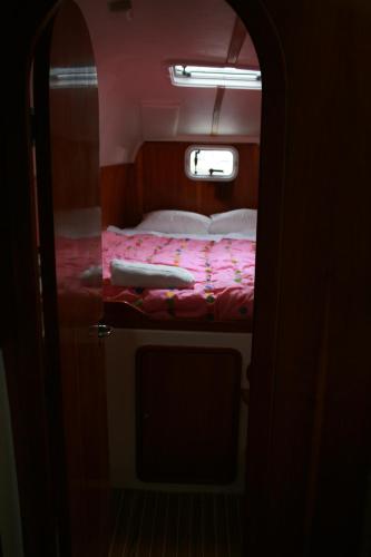 On Y Va , Delightful 3 bedroom catarmaran, with skipper 3