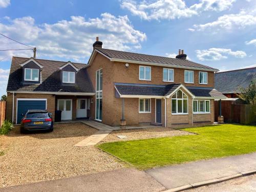 Executive home with plenty of room - Accommodation - Ely