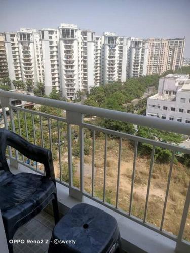 One-Bedroom Apartment image 2