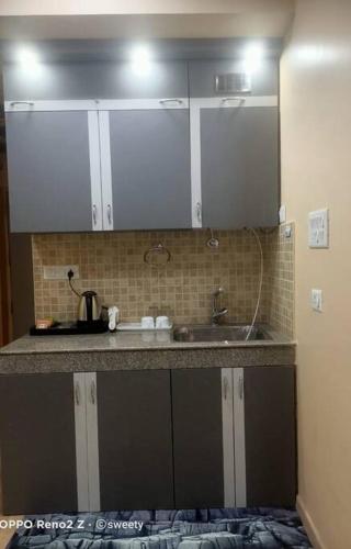 One-Bedroom Apartment image 6