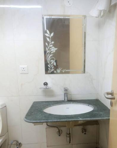 One-Bedroom Apartment image 7