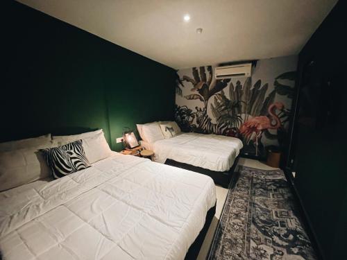 room detail thumbnail 0
