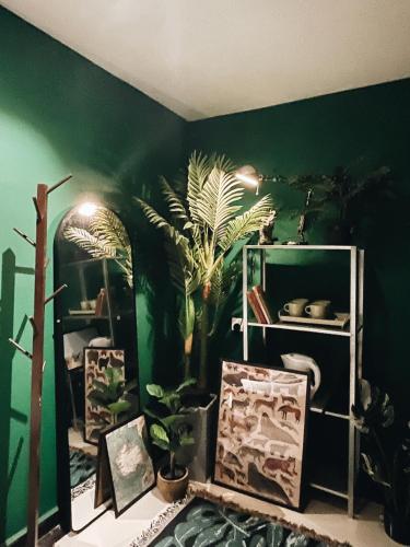 room detail thumbnail 2