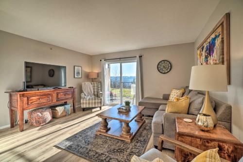 Sunny Family-Friendly Branson Home with Pool Access! - main image