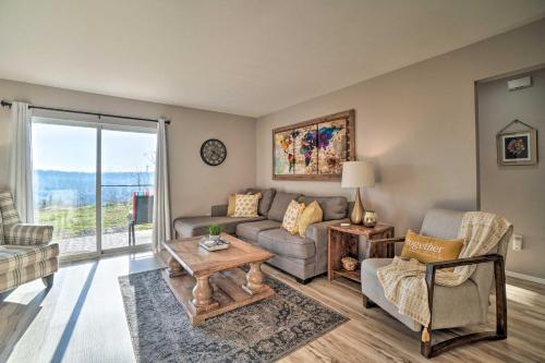 Sunny Family-Friendly Branson Home with Pool Access! - image 6