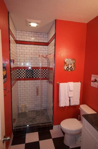 Walt's Place - main image