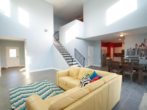 Walt's Place - image 9